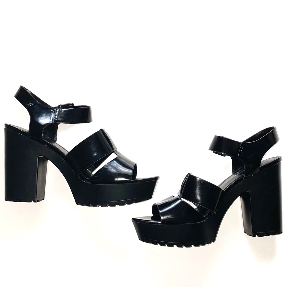 BLACK CHUNKY PLATFORM HEELS